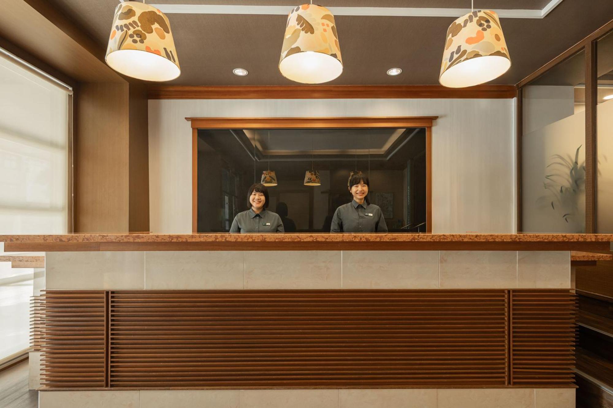 Kindness Hotel Weiwuying Каосюн Екстериор снимка