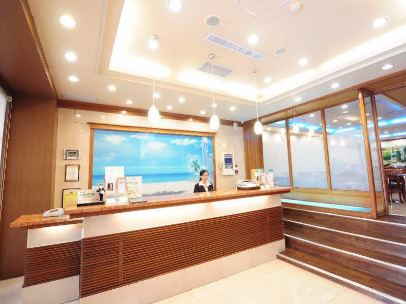 Kindness Hotel Weiwuying Каосюн Екстериор снимка